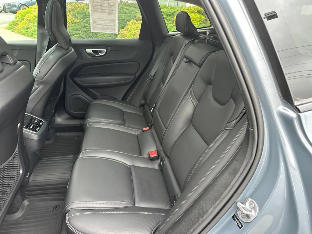 Certified 2024 Volvo XC60 B5 Ultimate w/ Protection Package Premier AWD/4WD image 37