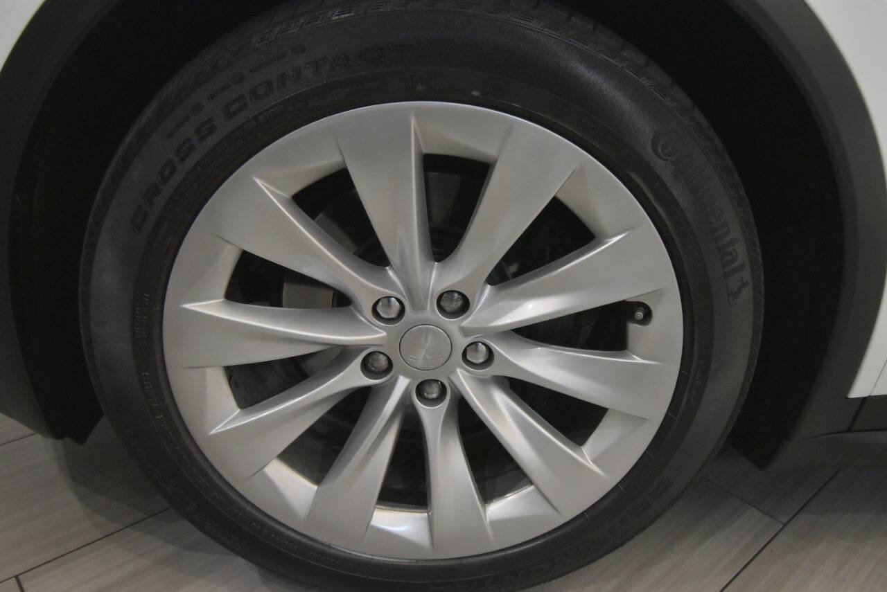 Used 2017 Tesla Model X 75D image 10