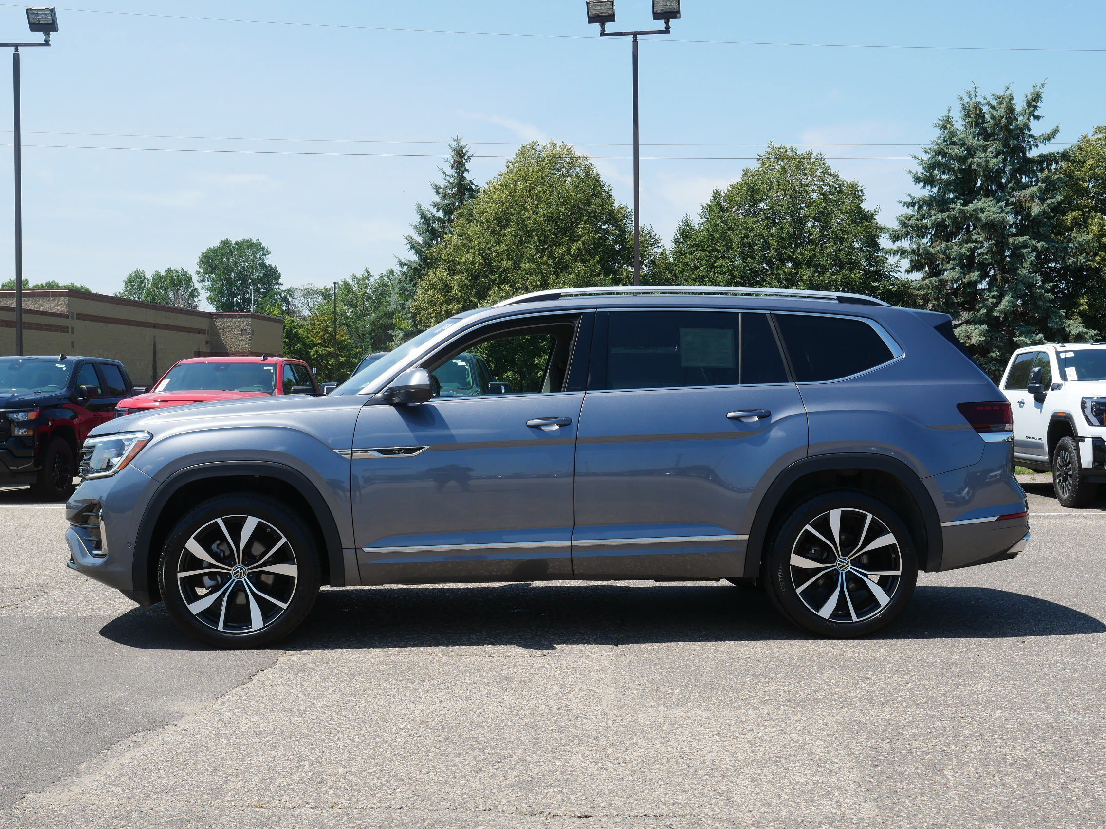 Used 2024 Volkswagen Atlas SEL Premium R-Line AWD/4WD image 4