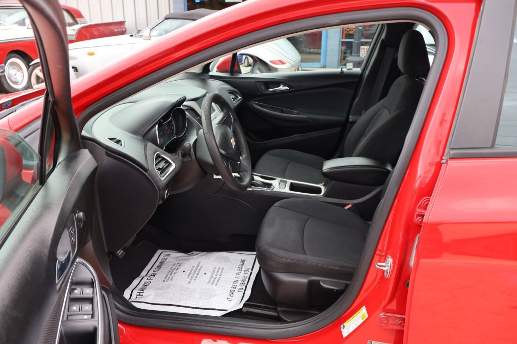 Used 2017 Chevrolet Cruze LS FWD image 17