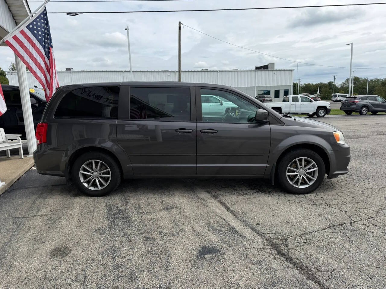 Used 2016 Dodge Grand Caravan SE FWD image 6
