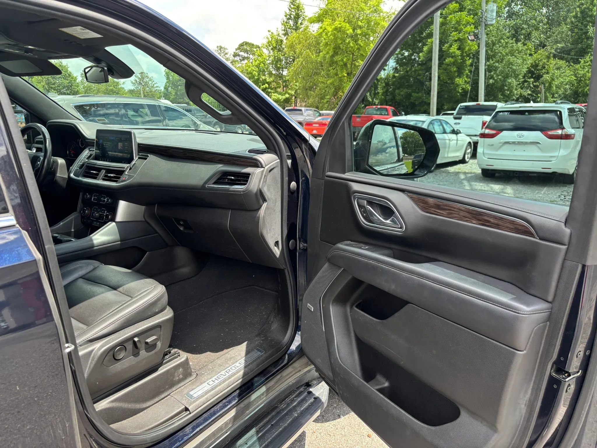 Used 2021 Chevrolet Tahoe LT AWD/4WD image 18