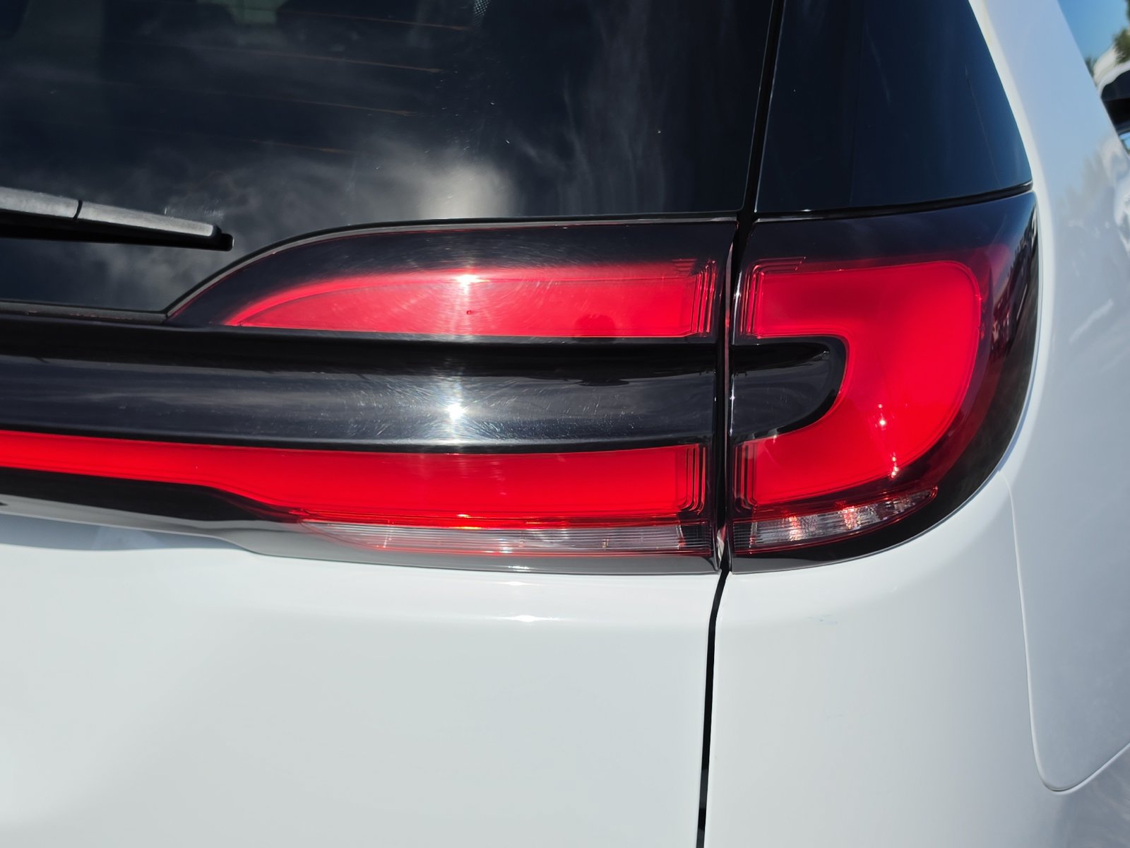 Used 2024 Chrysler Pacifica Touring-L FWD image 8