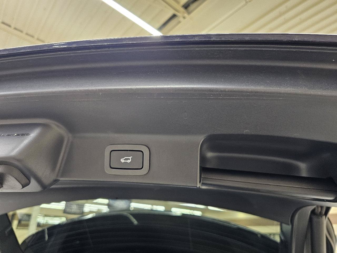 Used 2018 Jaguar F-PACE Premium AWD/4WD image 15