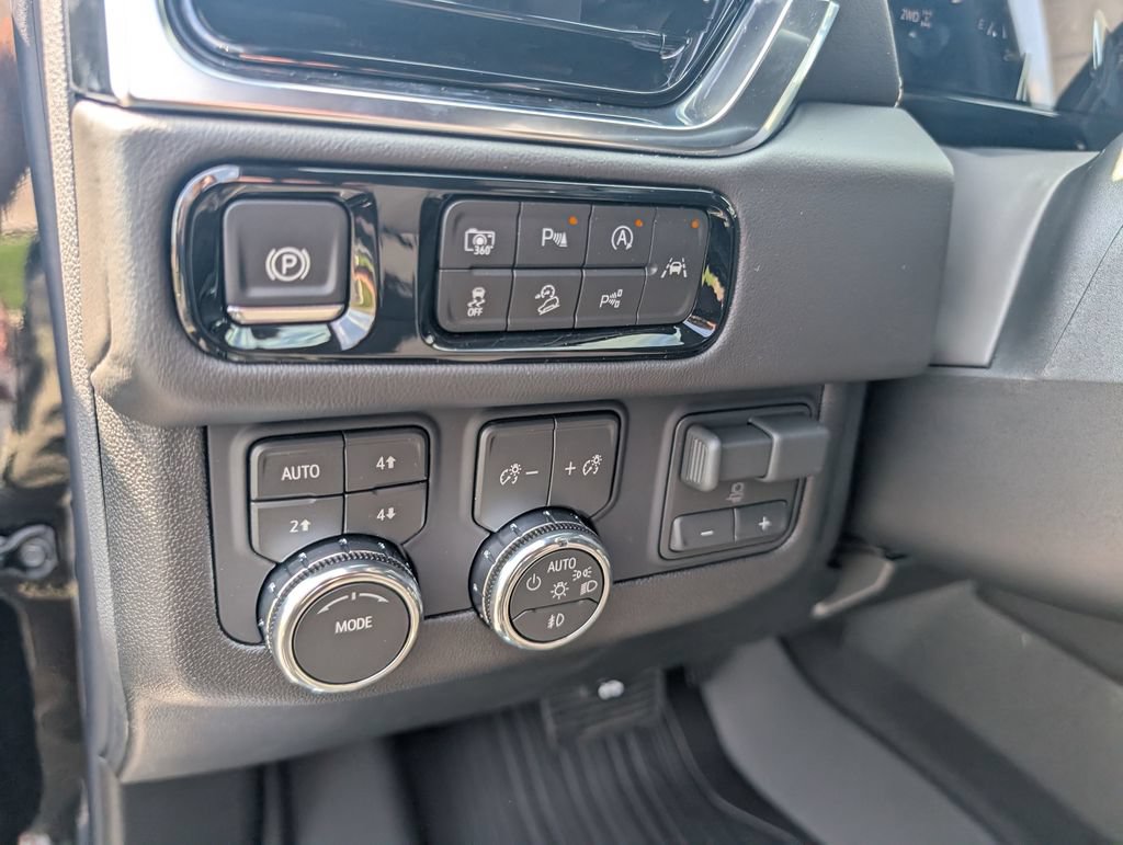 New 2026 GMC Yukon XL Elevation w/ Elevation Premium Package AWD/4WD image 17