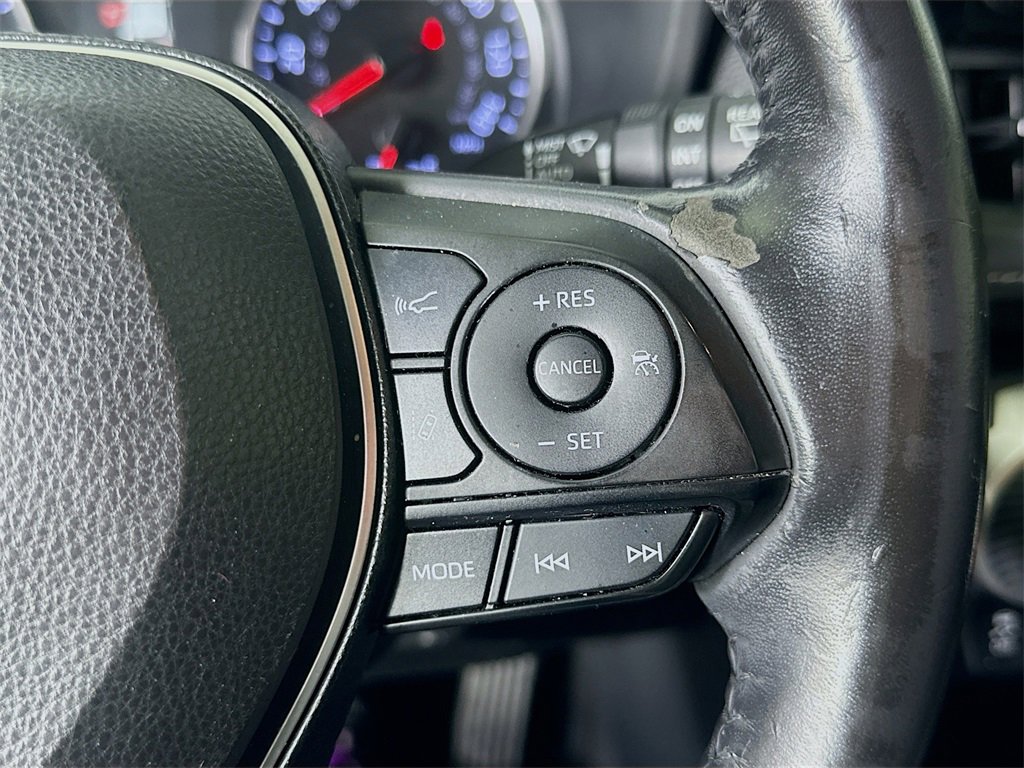 Used 2019 Toyota RAV4 XLE Premium image 24