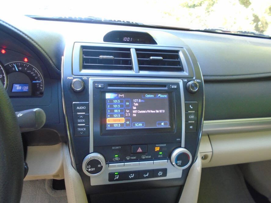 Used 2012 Toyota Camry LE FWD image 13