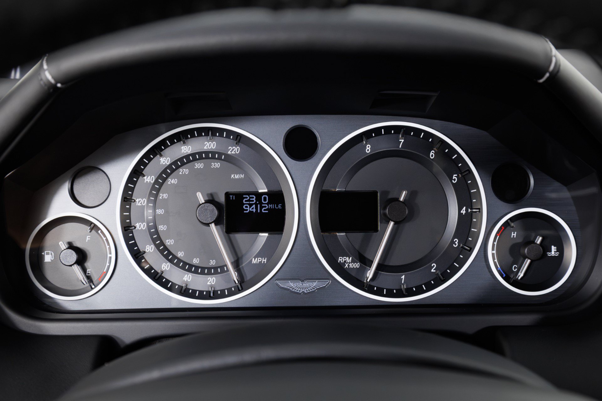 Used 2011 Aston Martin DBS Coupe RWD image 17