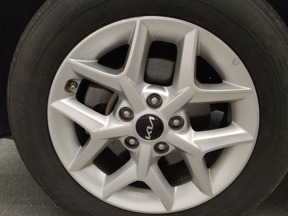 Used 2025 Kia Soul LX w/ LX Technology Package FWD image 31