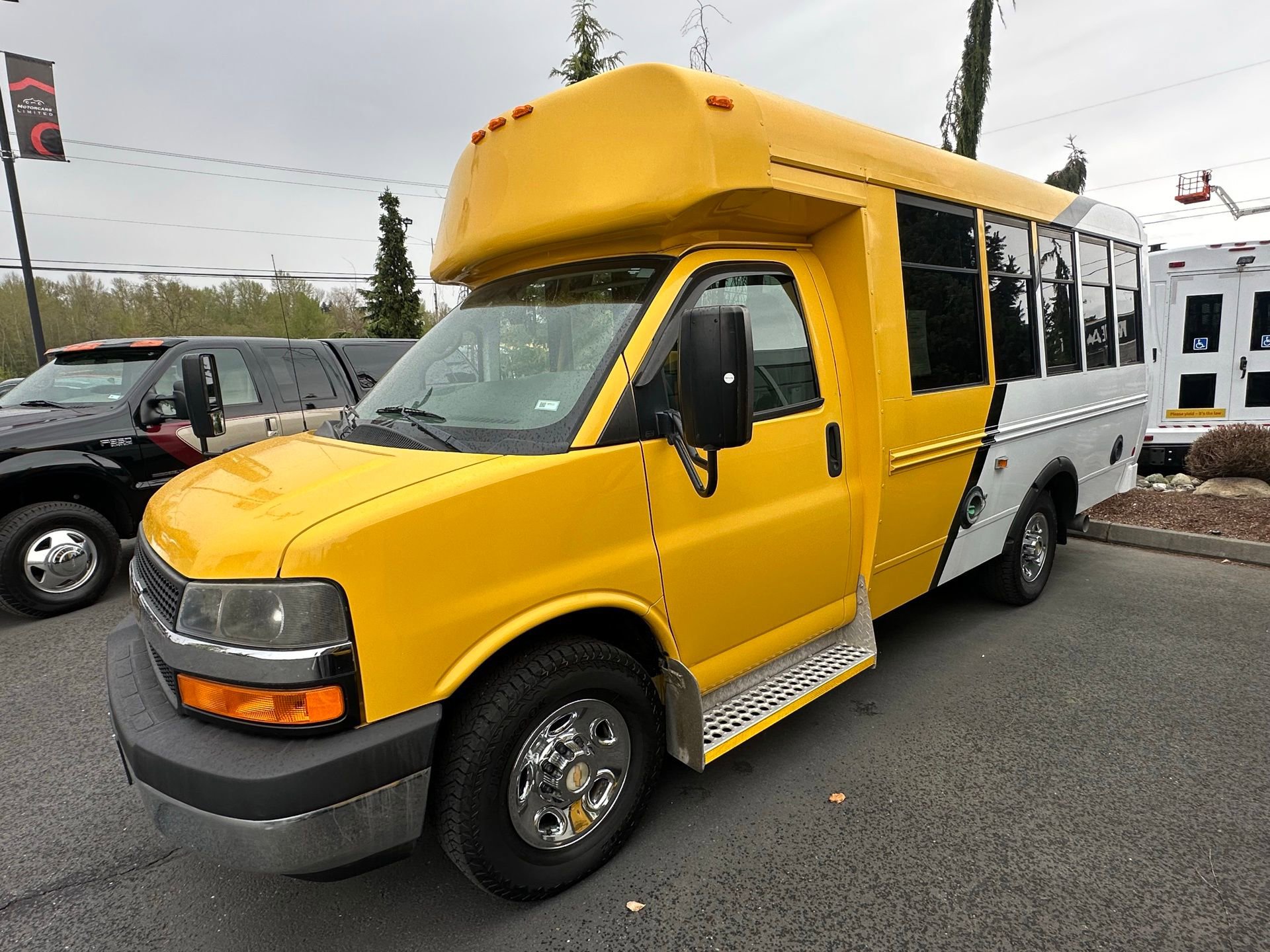 Used 2014 Chevrolet Express 3500 RWD image 3