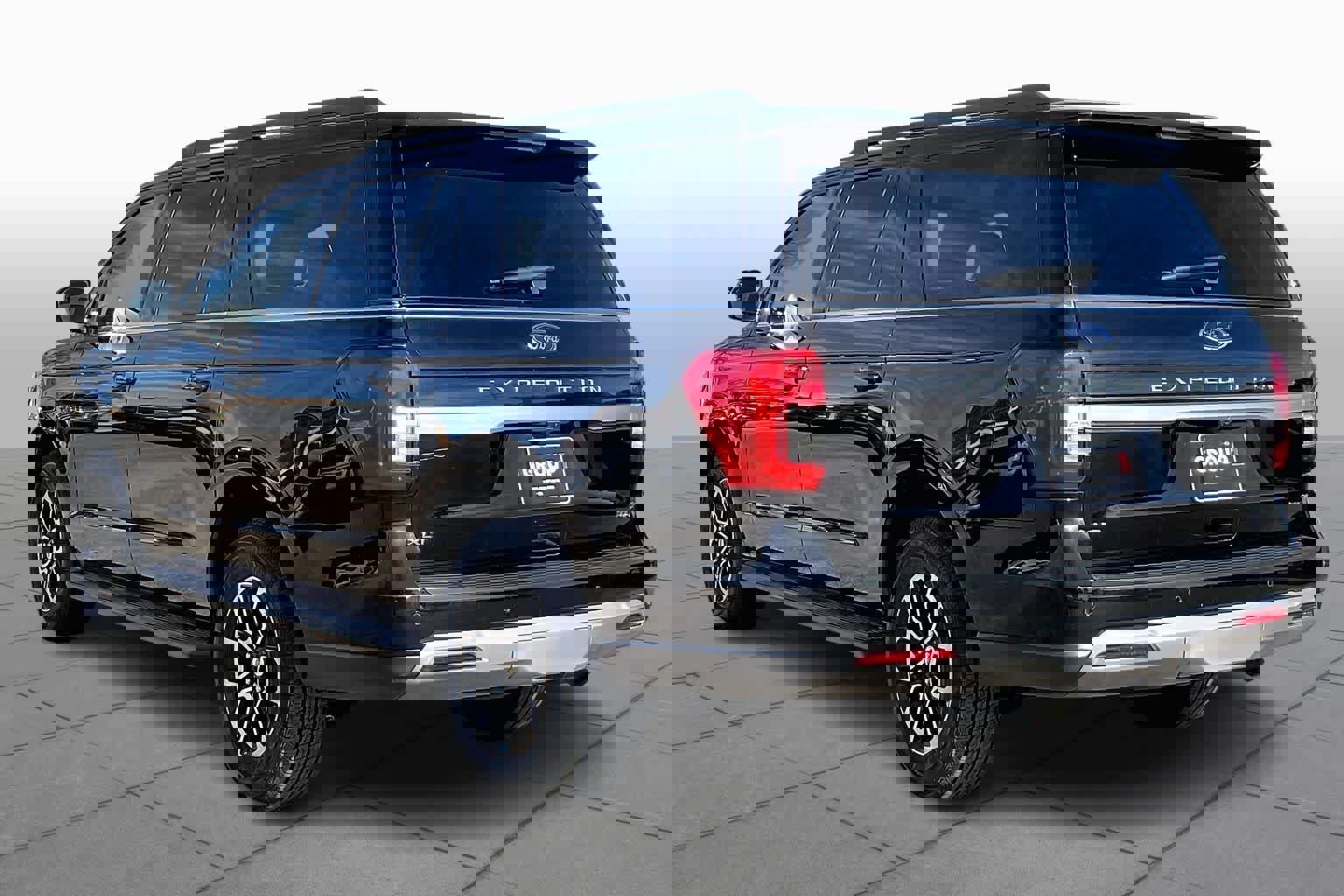 Used 2024 Ford Expedition Max XLT image 10