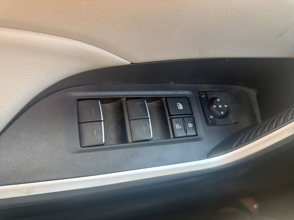 Used 2022 Toyota RAV4 XLE AWD/4WD image 12