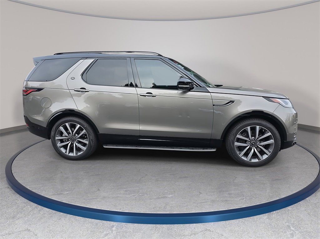 New 2025 Land Rover Discovery Dynamic SE image 4