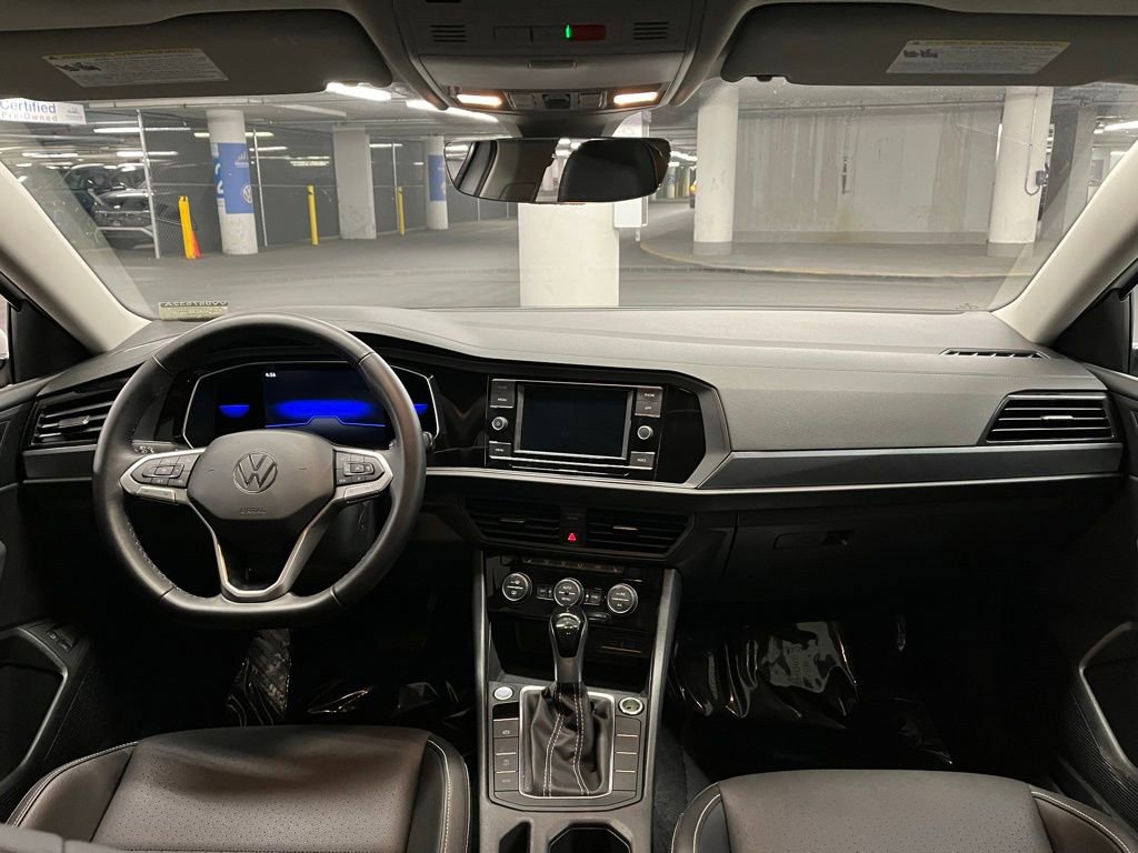 Used 2023 Volkswagen Jetta SE w/ Panoramic Sunroof Package image 7