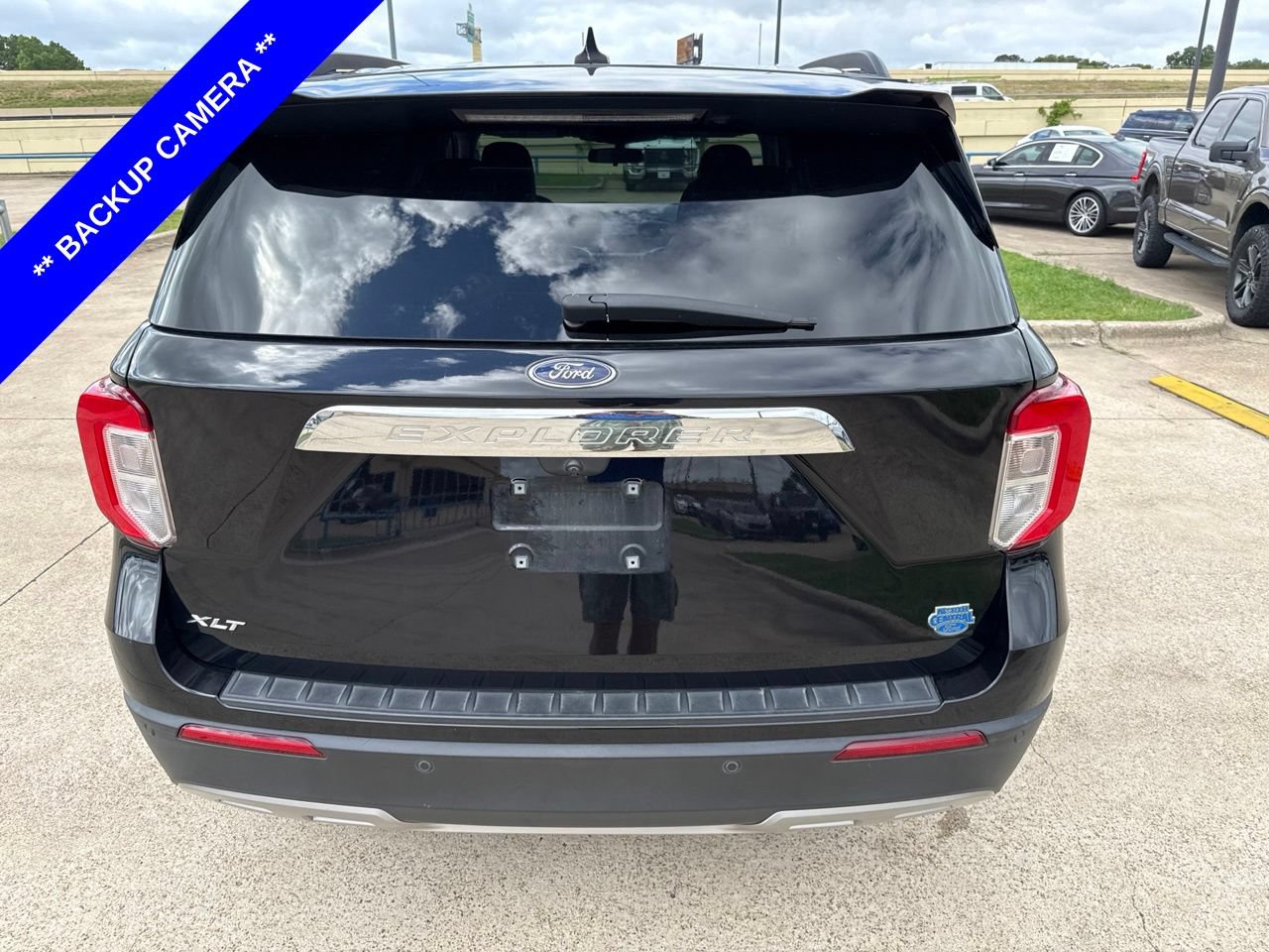 Used 2022 Ford Explorer XLT w/ Equipment Group 202A RWD image 10