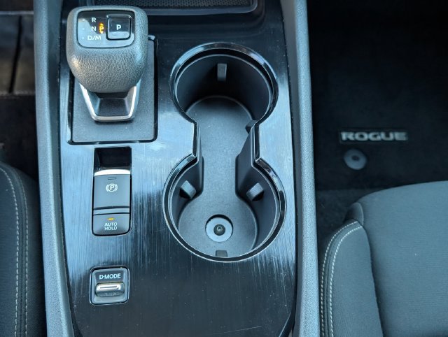 Used 2024 Nissan Rogue S FWD image 9