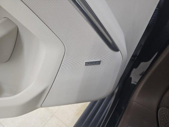 Used 2021 GMC Yukon Denali w/ Denali Premium Package image 30