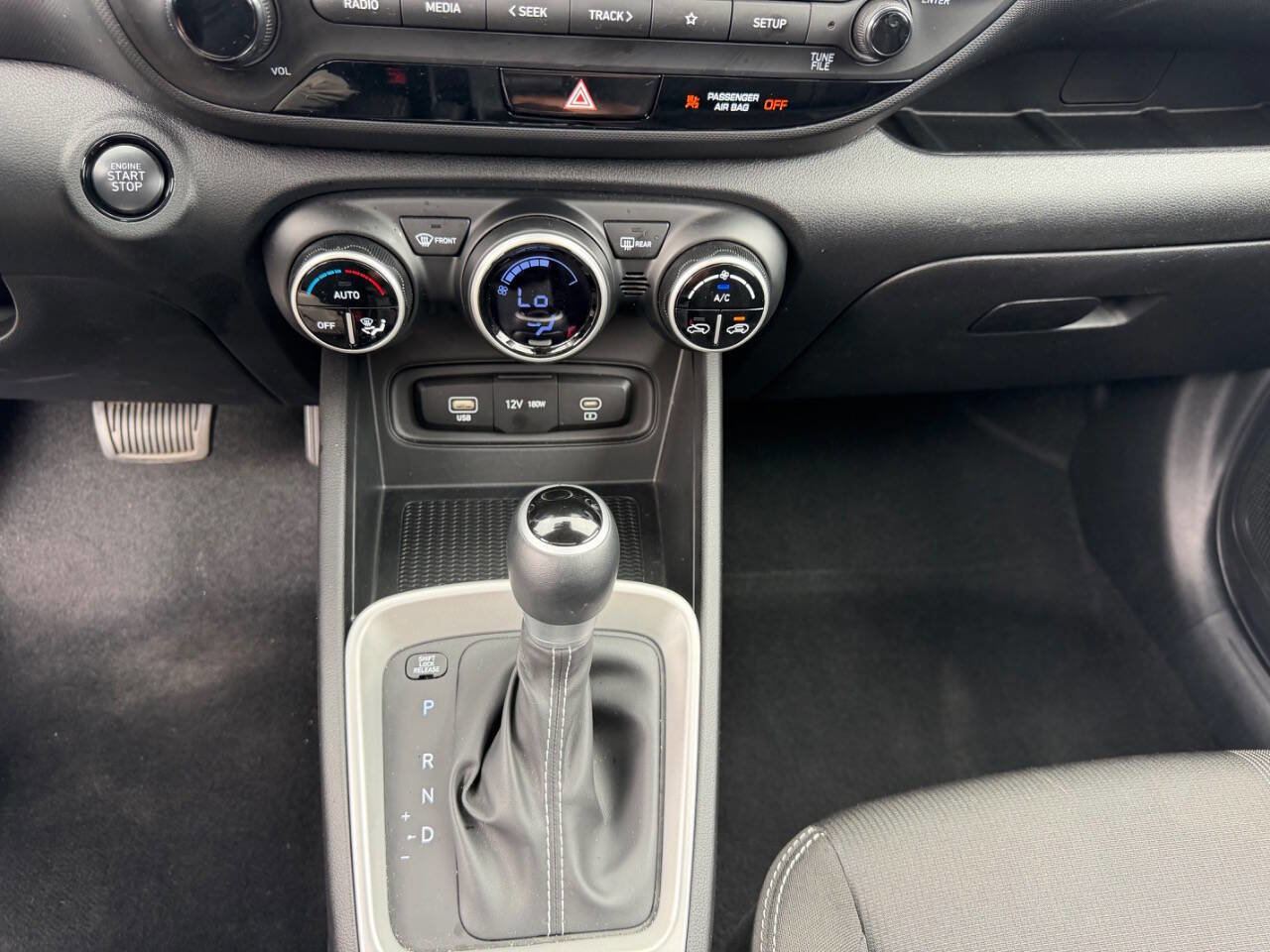 Used 2025 Hyundai Venue SEL FWD image 12