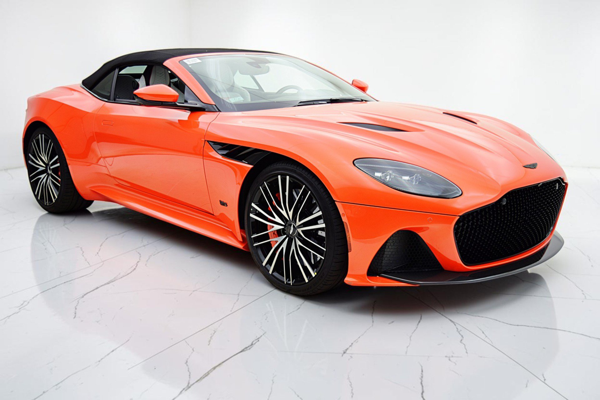 Used 2023 Aston Martin DBS Superleggera Volante RWD image 28