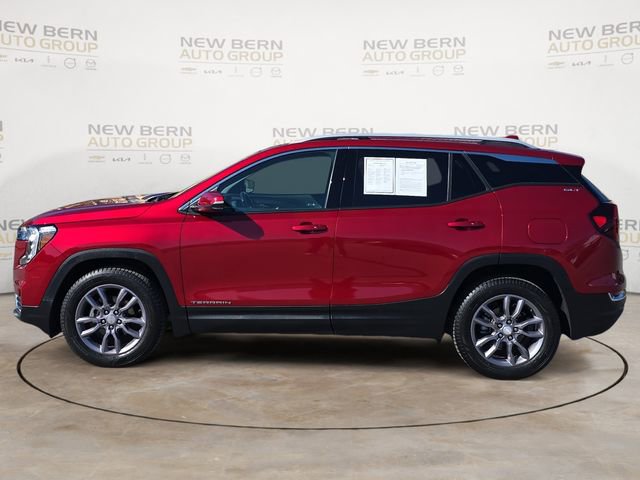 Used 2023 GMC Terrain SLT image 2
