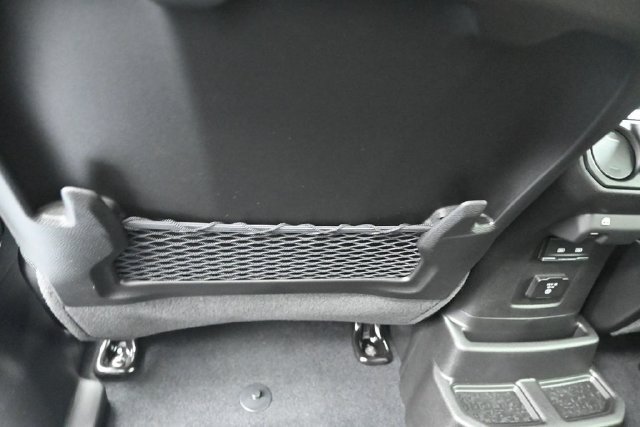 New 2026 Jeep Wrangler Unlimited Sahara AWD/4WD image 33