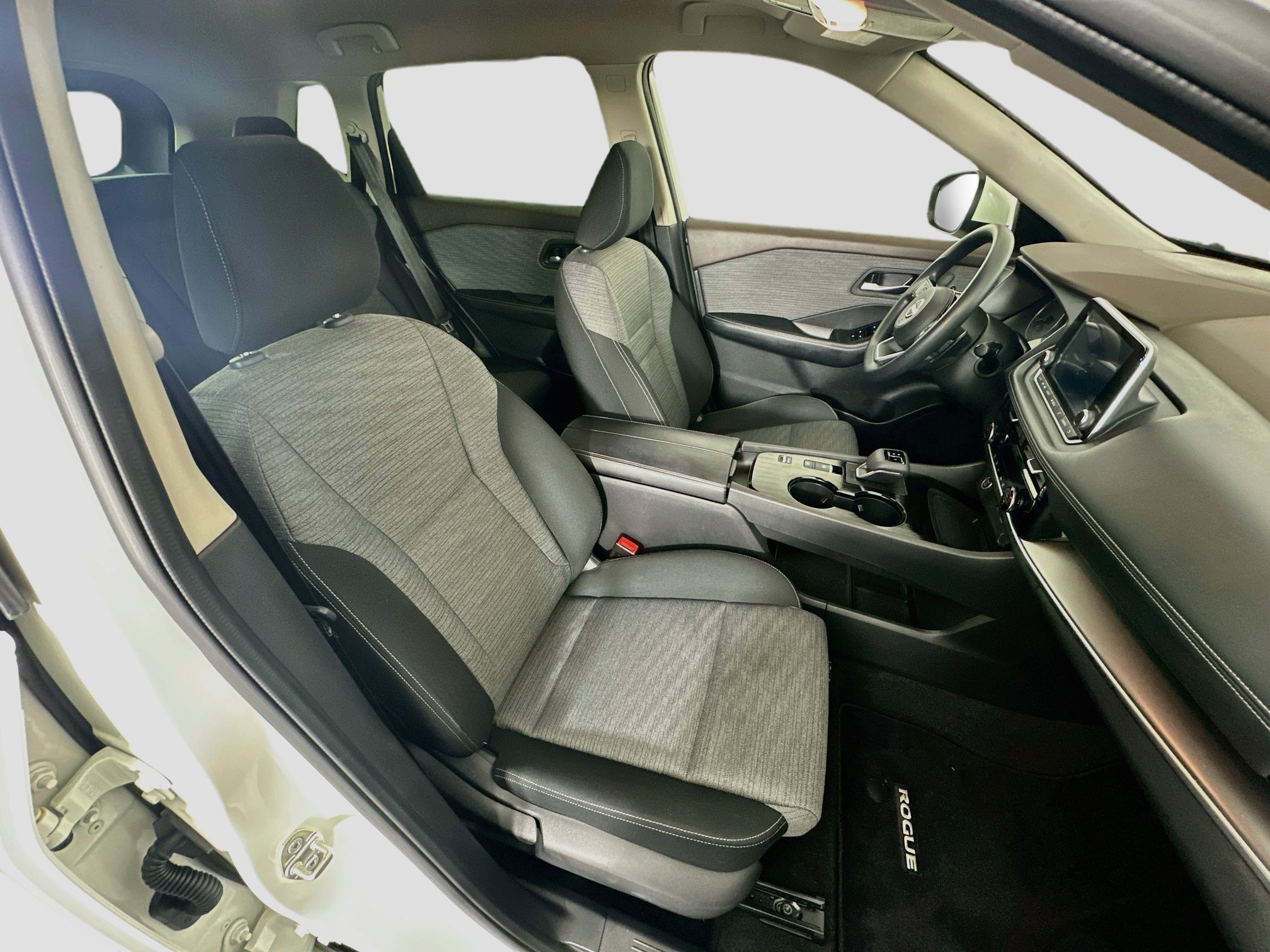 Used 2022 Nissan Rogue SV FWD image 31