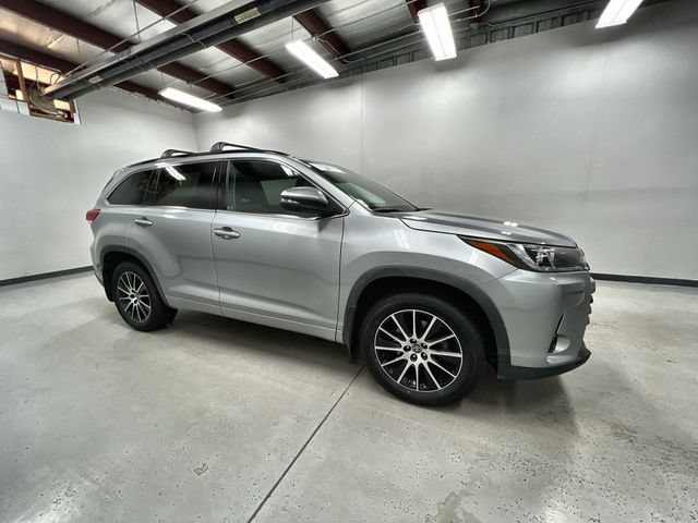 Certified 2017 Toyota Highlander SE AWD/4WD image 9