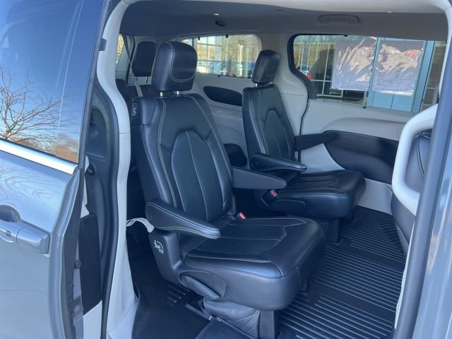 Used 2022 Chrysler Pacifica Touring-L image 23