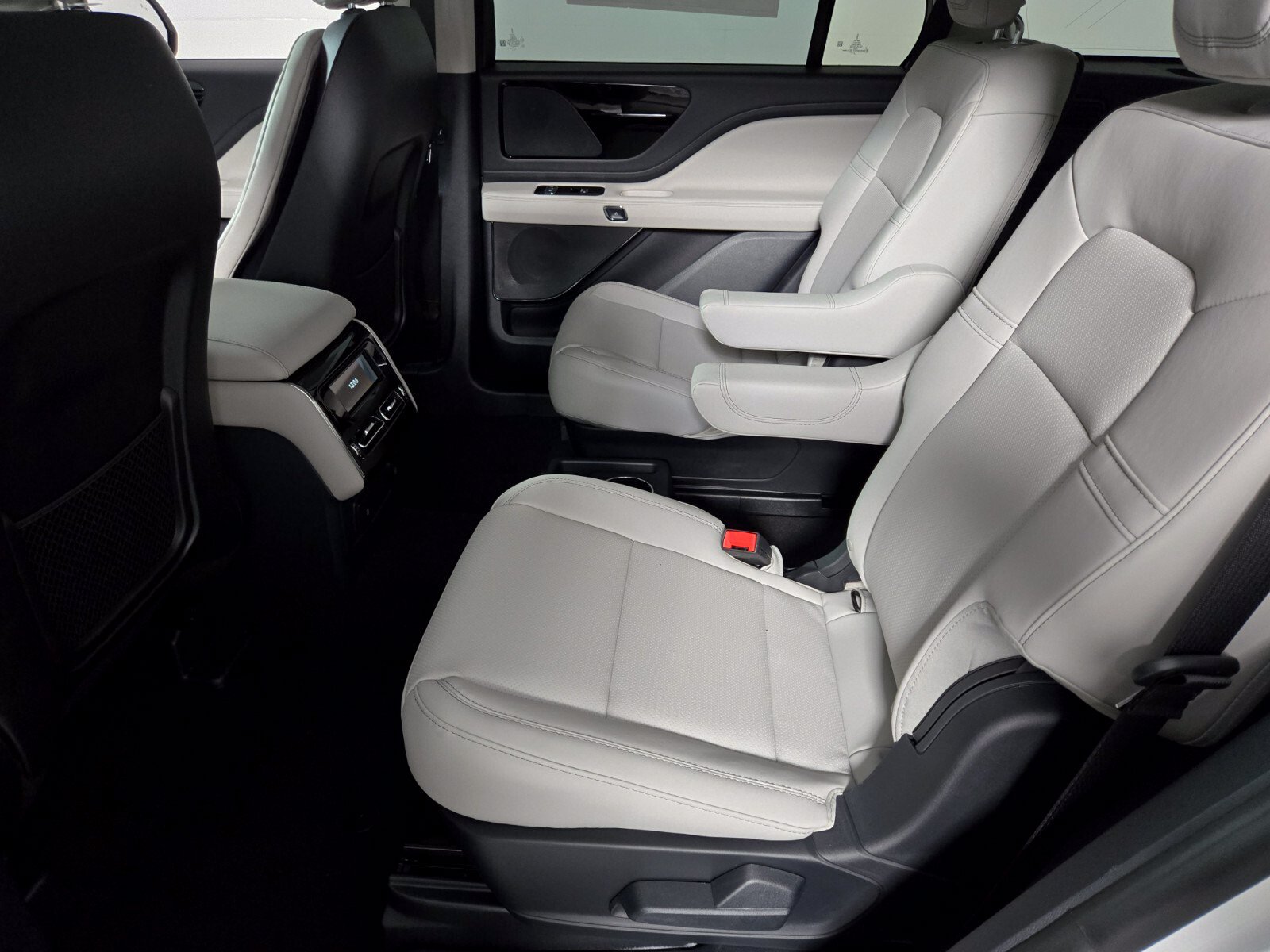 New 2027 Lincoln Aviator AWD image 14