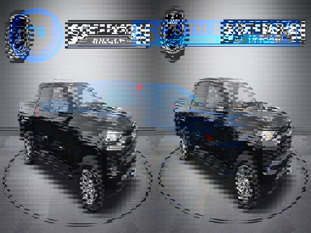 Used 2023 Chevrolet Colorado LT w/ LT Convenience Package image 2