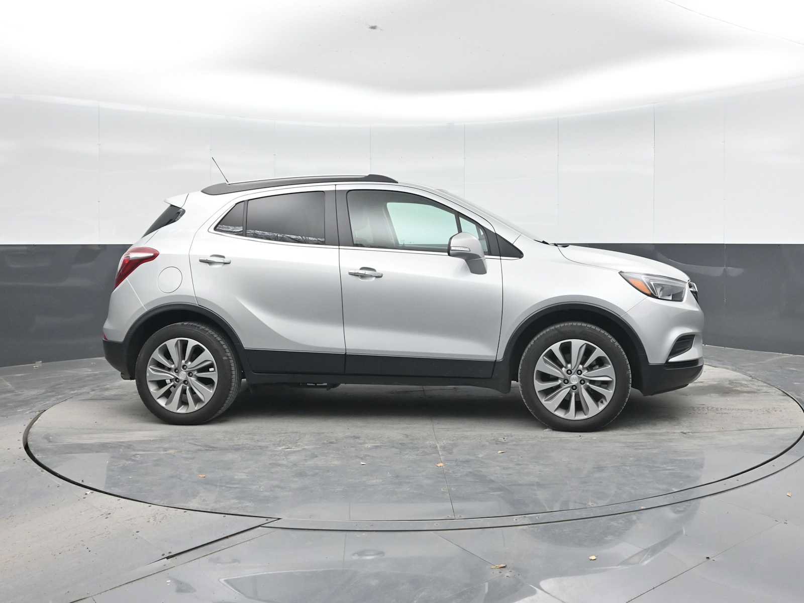 Used 2018 Buick Encore Preferred AWD/4WD image 9