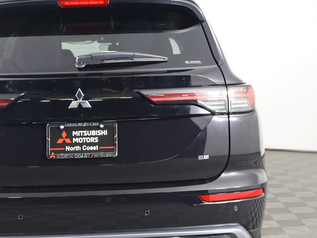 New 2025 Mitsubishi Outlander SE image 17