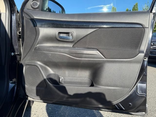 Used 2020 Mitsubishi Outlander ES AWD/4WD image 9