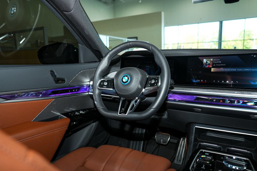 Used 2025 BMW i7 xDrive60 AWD/4WD image 38