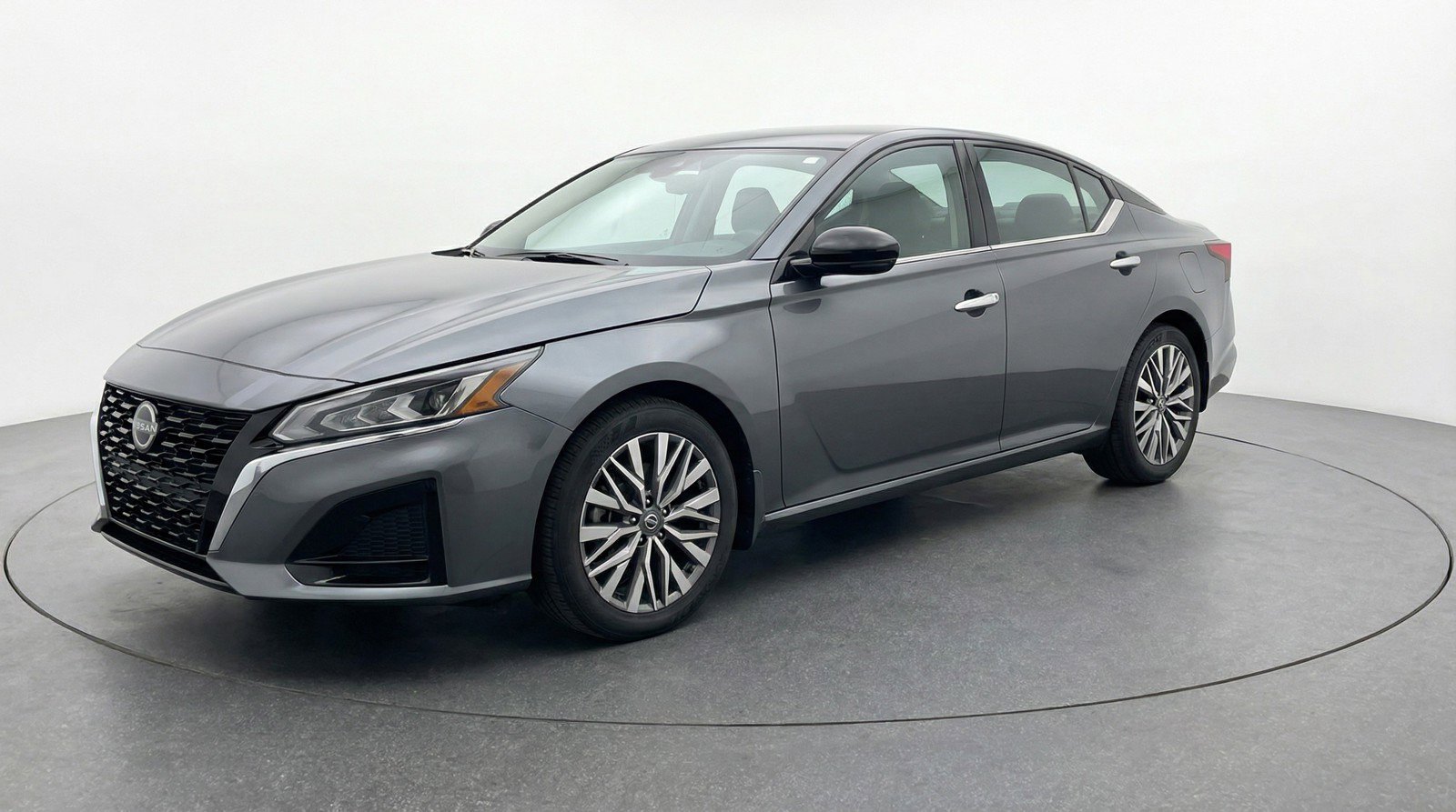 Used 2025 Nissan Altima 2.5 SV image 3