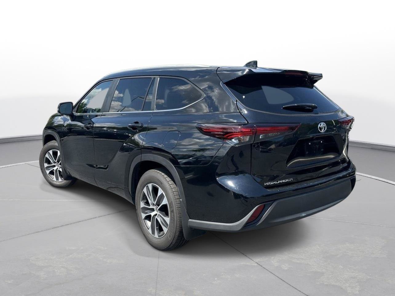 Used 2026 Toyota Highlander XLE AWD/4WD image 8
