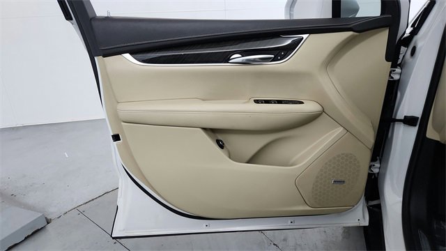 Used 2018 Cadillac XT5 Base w/ LPO, Wheel Lock Package image 11