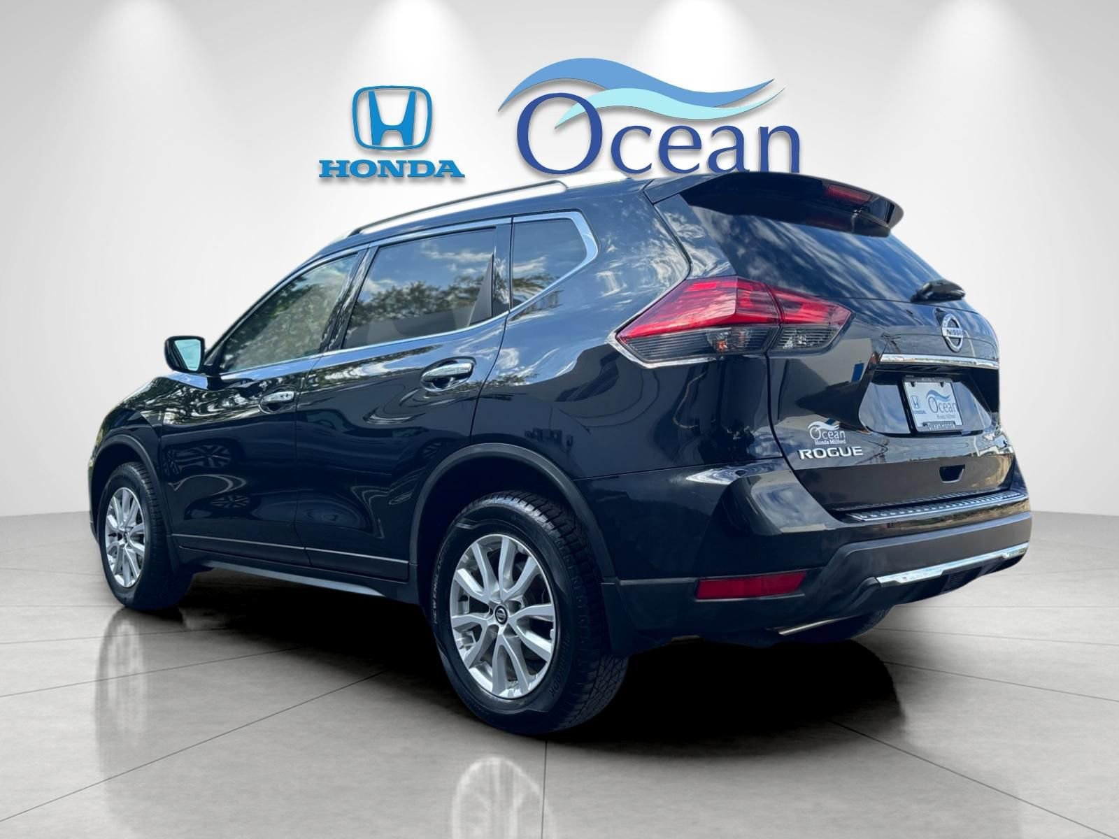 Used 2017 Nissan Rogue SV AWD/4WD image 5