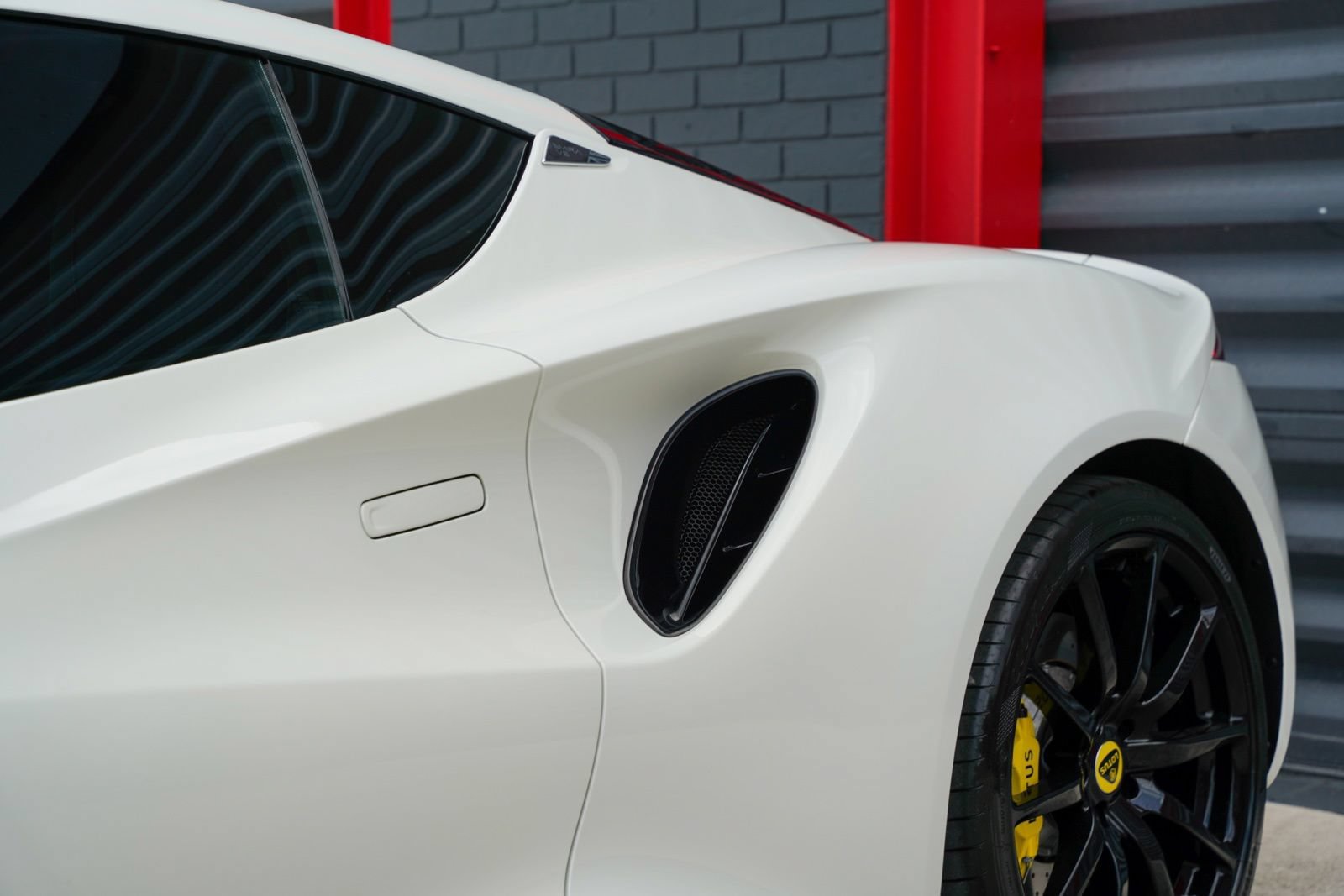 Used 2025 Lotus Emira RWD image 11