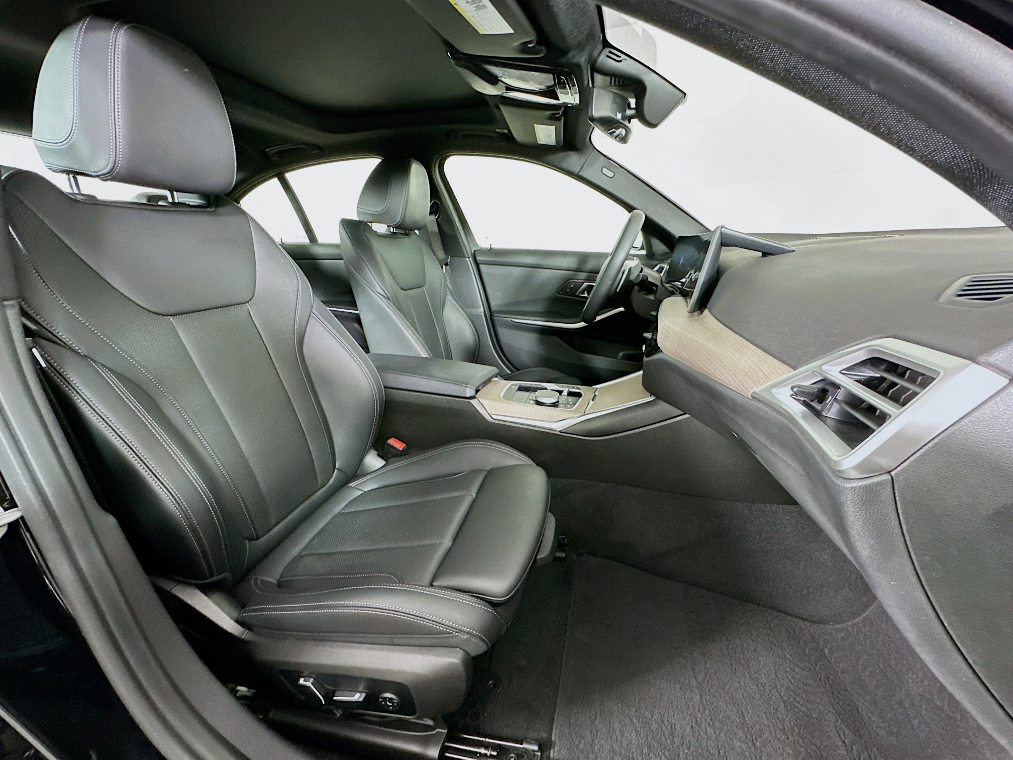 Used 2025 BMW 330i xDrive Sedan image 32