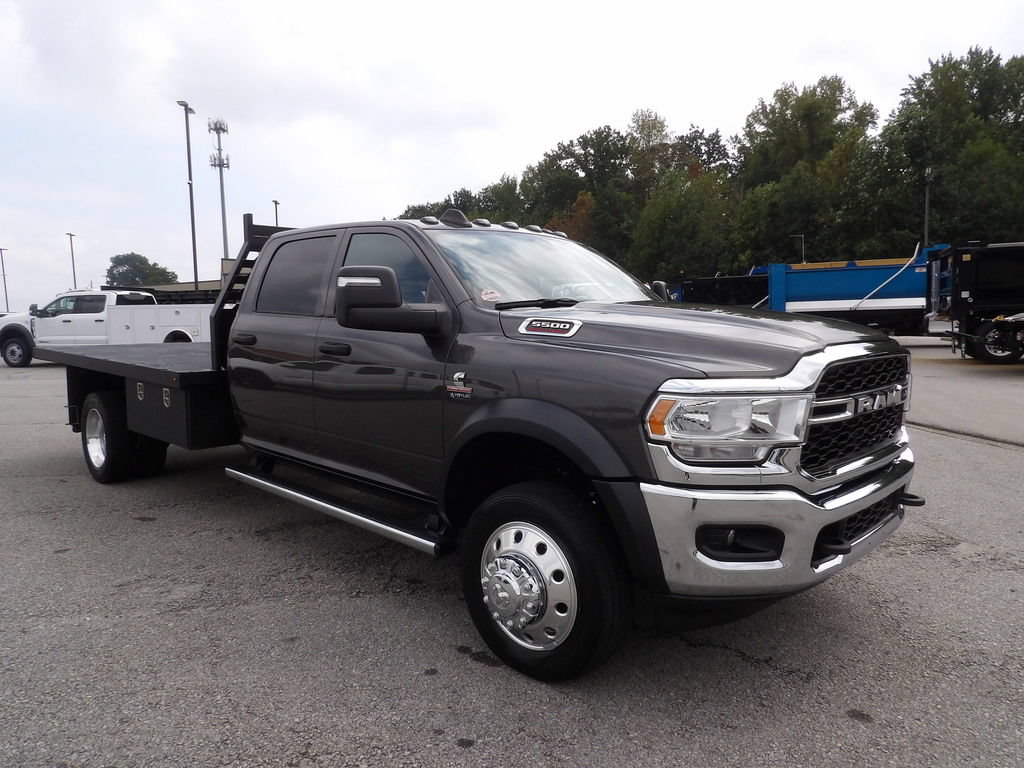 Used 2023 RAM 5500 Tradesman w/ Chrome Appearance Group AWD/4WD image 10