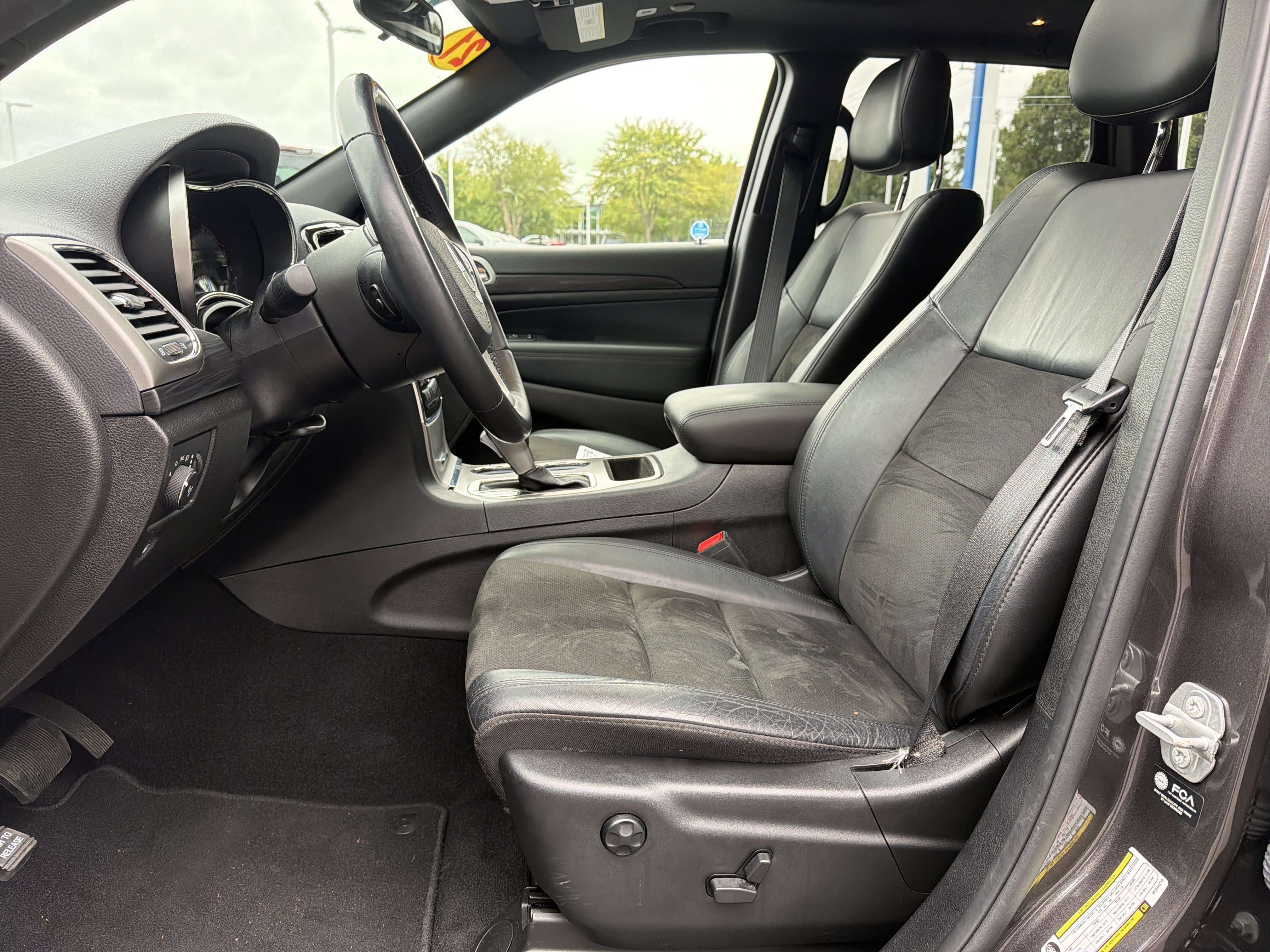 Used 2021 Jeep Grand Cherokee Laredo X AWD/4WD image 16