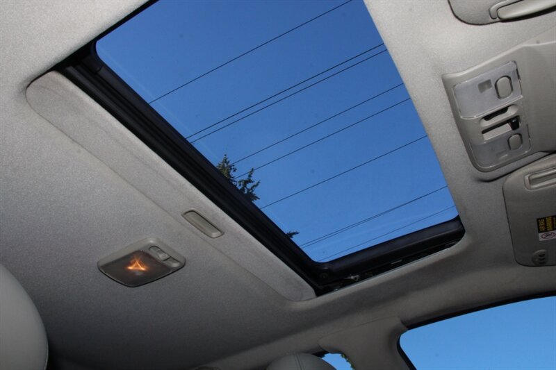 Used 2003 INFINITI I35 w/ Sunroof & Sunshade Pkg FWD image 8