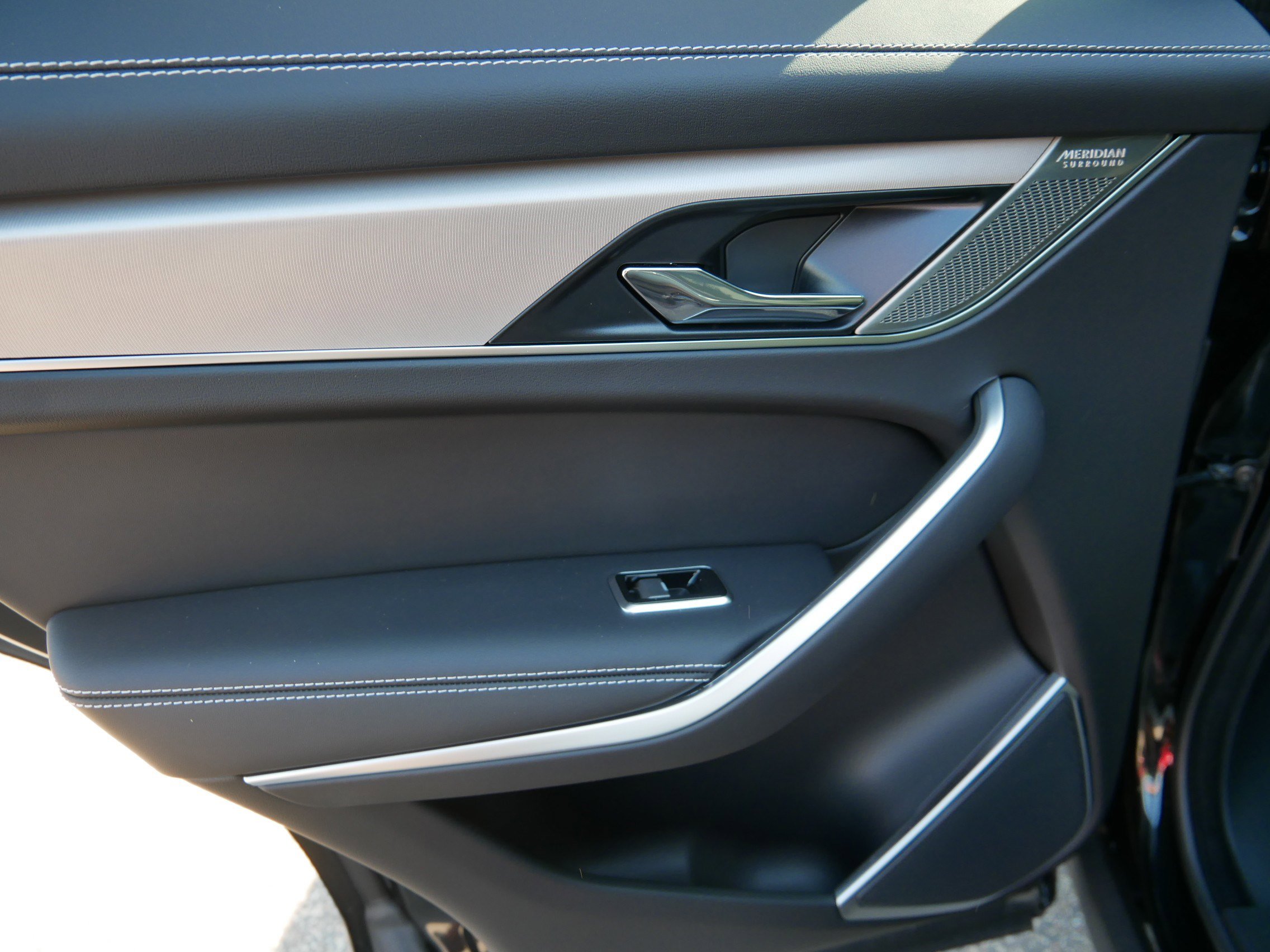 New 2026 Jaguar F-PACE R-Dynamic S image 7