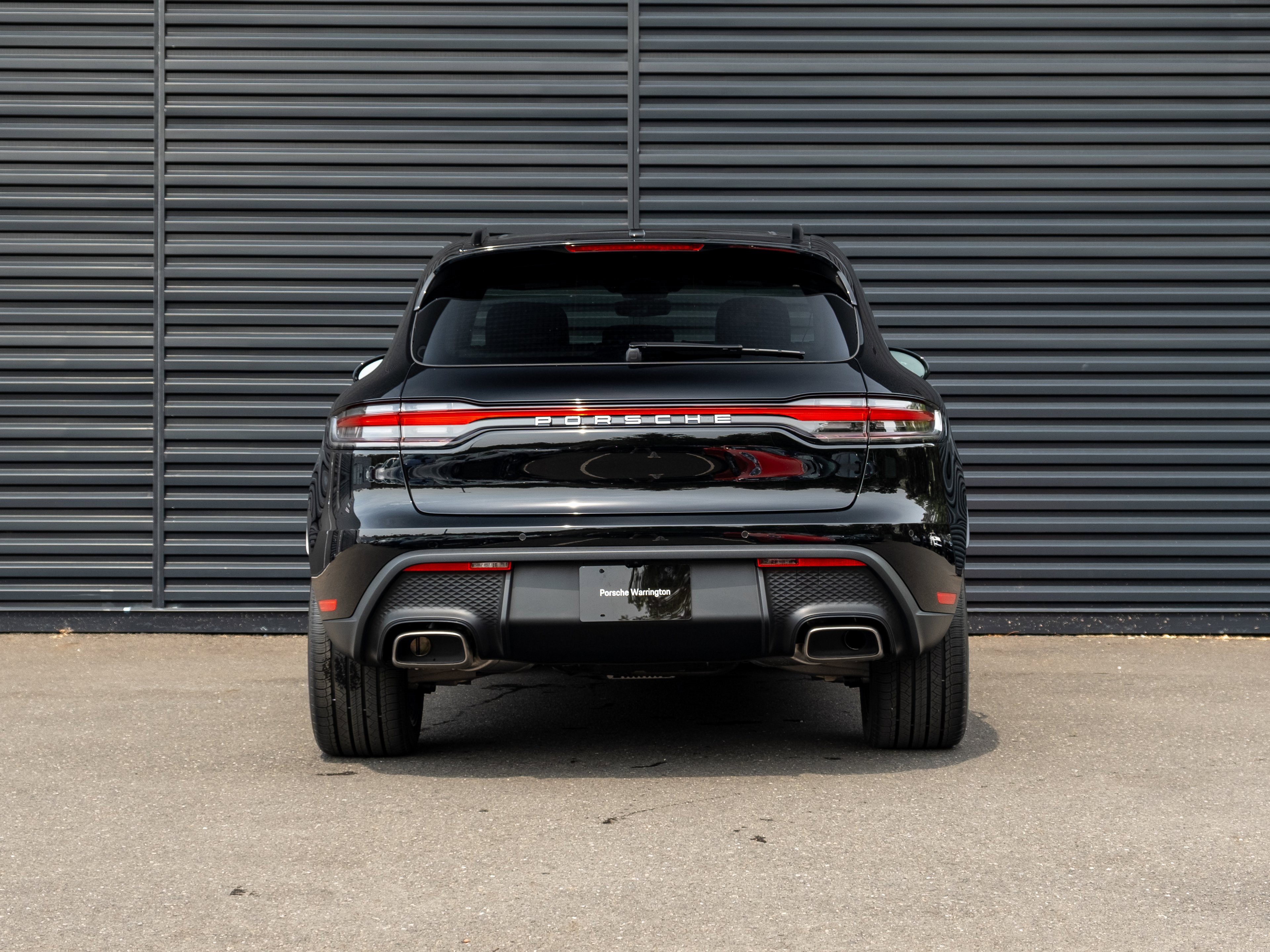 Certified 2025 Porsche Macan image 7