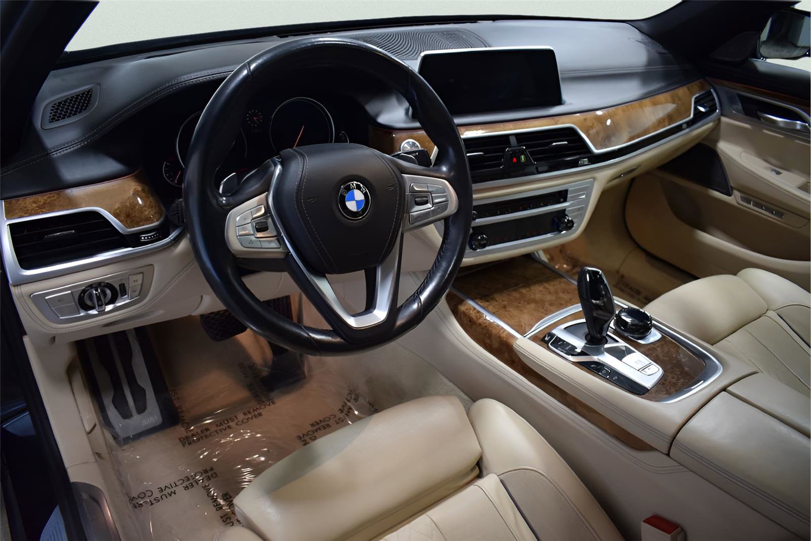 Used 2017 BMW 750i xDrive image 7