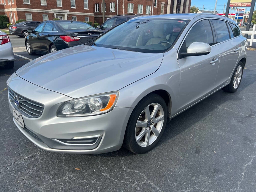 Used 2017 Volvo V60 T5 Premier w/ Convenience Package image 3