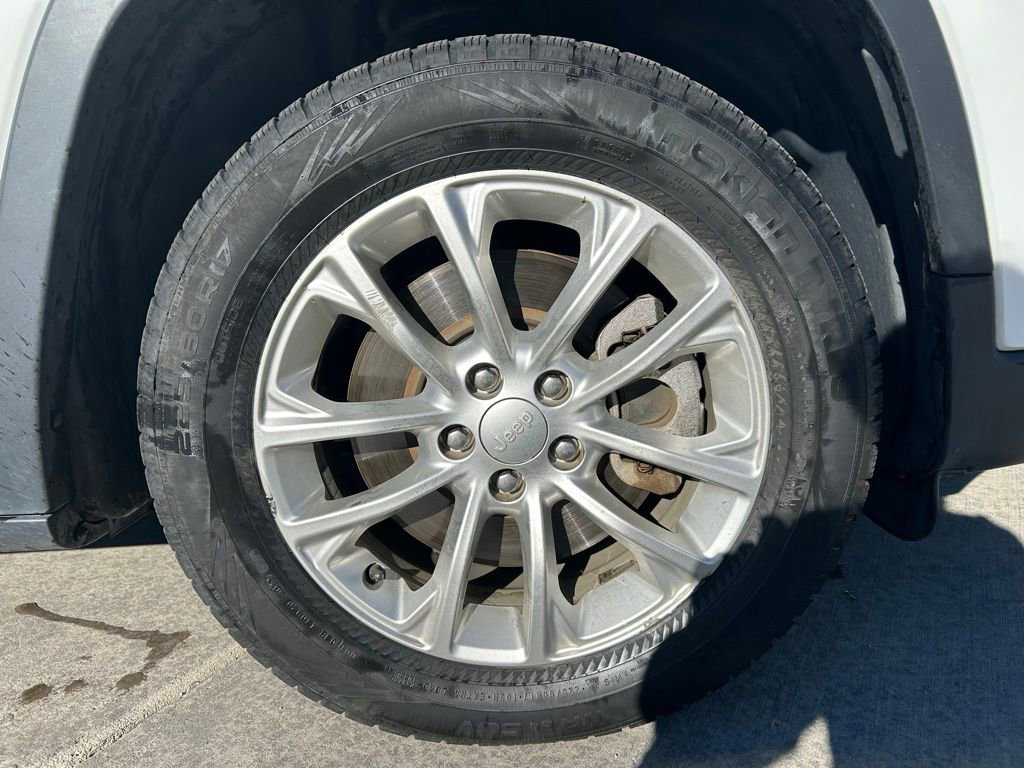 Used 2019 Jeep Cherokee Latitude w/ Popular Appearance Group image 33