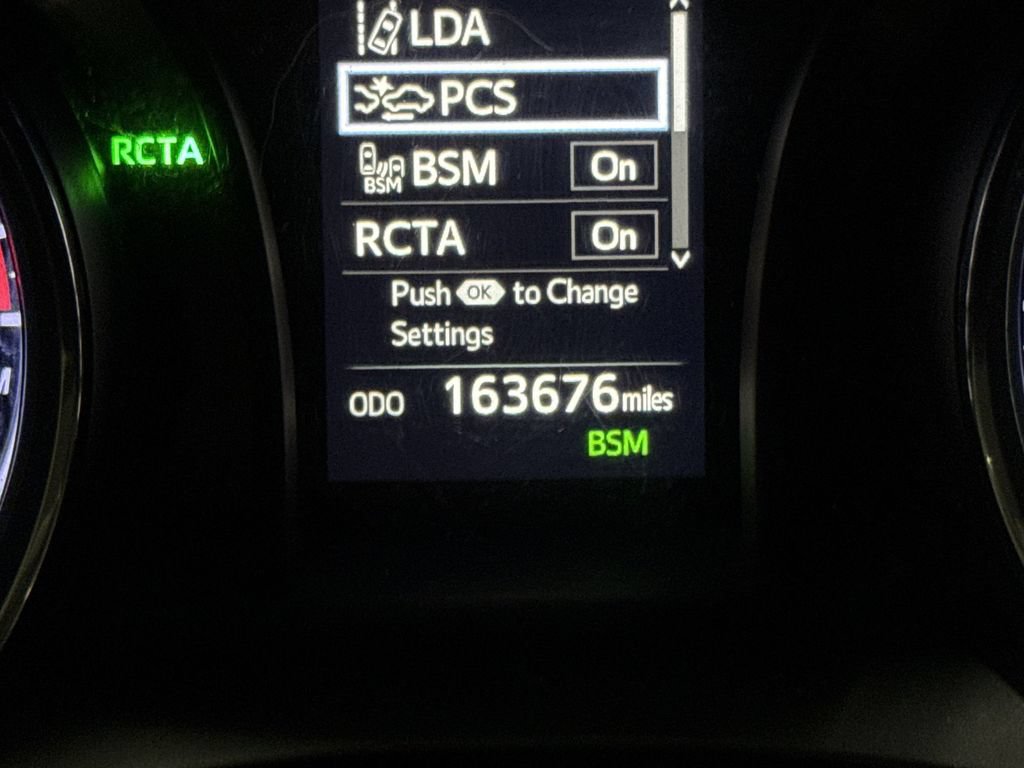 Used 2019 Toyota Camry SE w/ Convenience Package FWD image 13