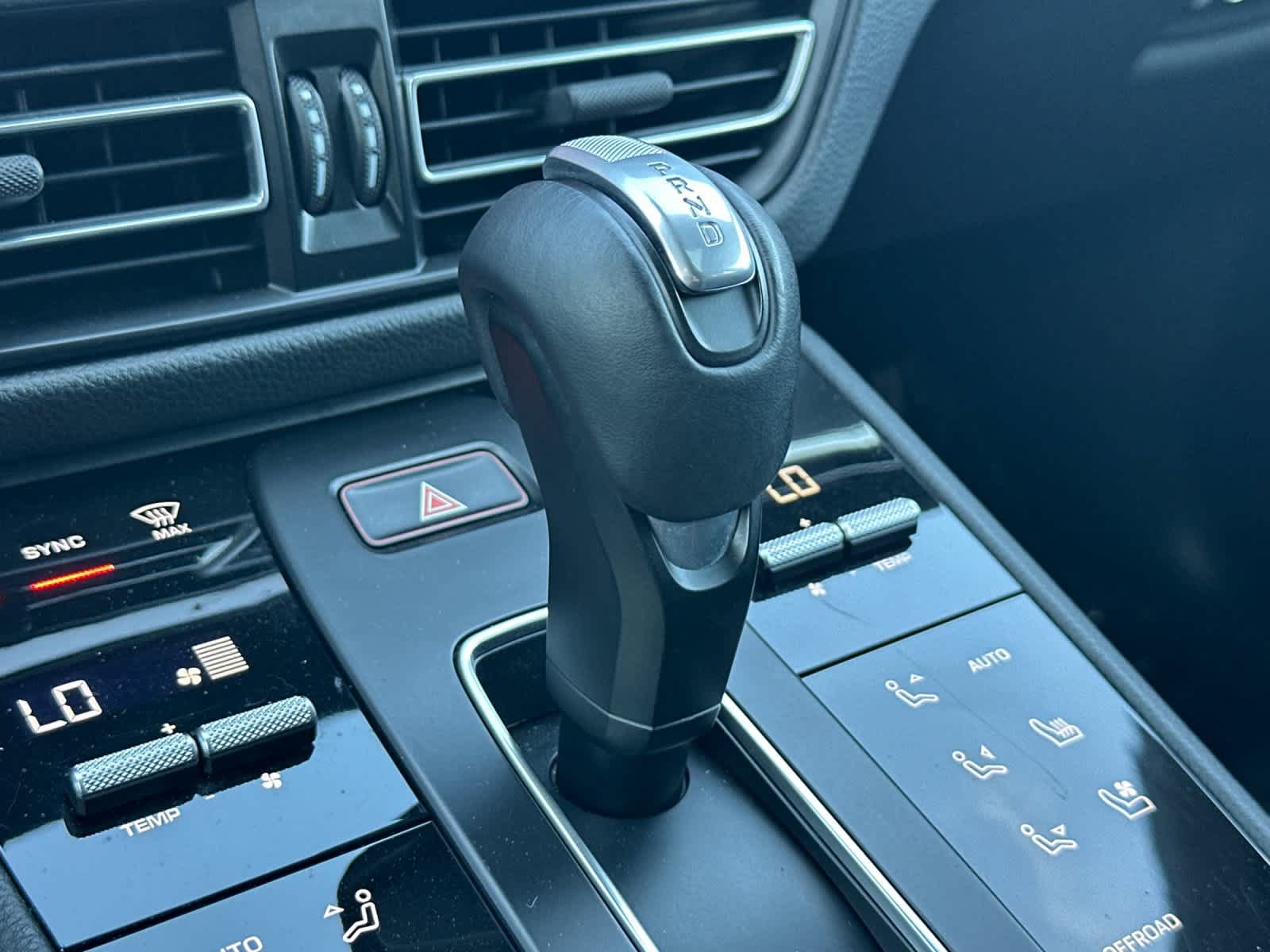 Certified 2023 Porsche Macan Turbo AWD/4WD image 24